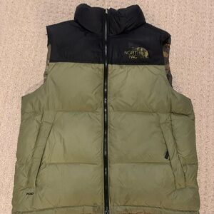 The North Face Men's Green and Black Vest